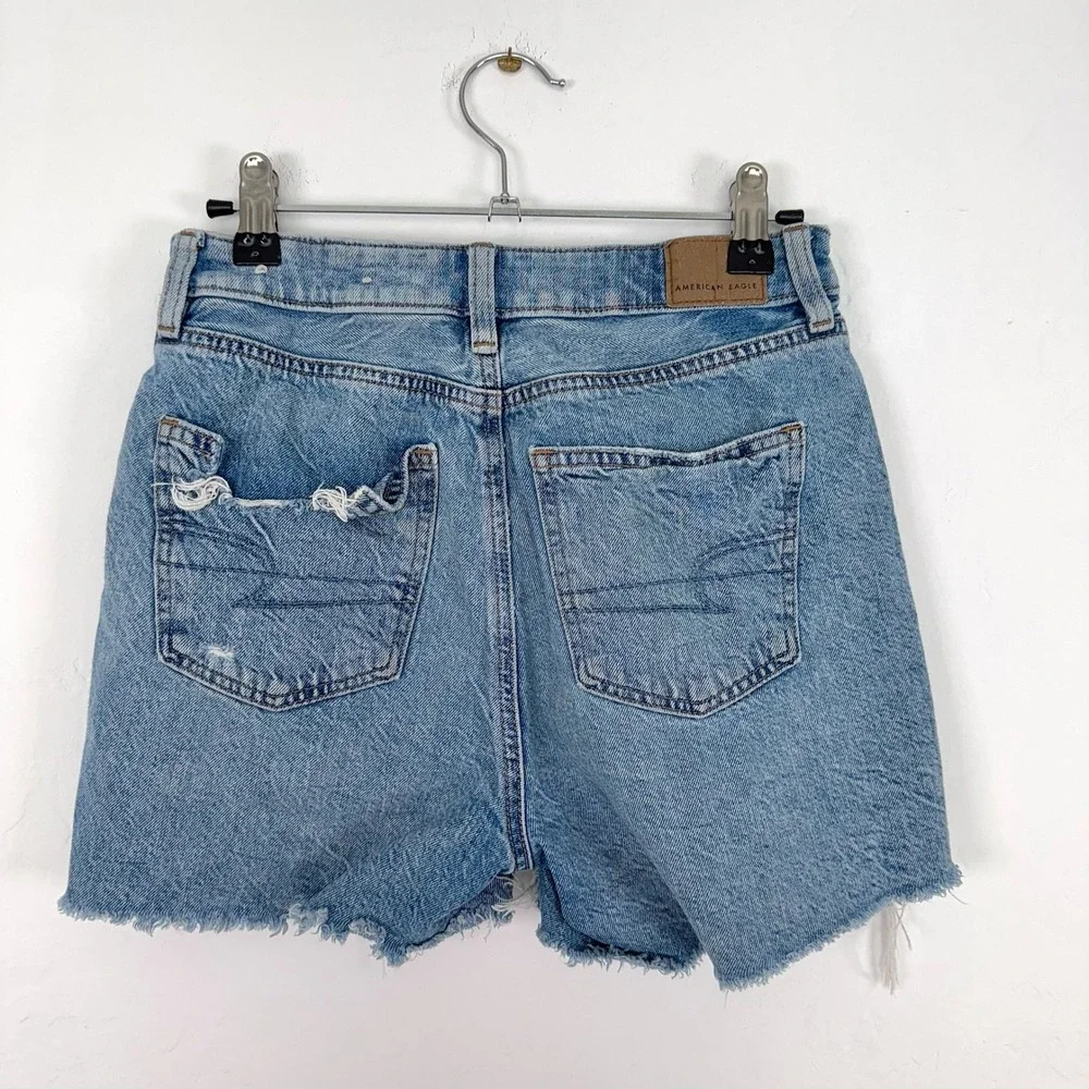 American Eagle Outfitters Baggy Mom Short Distressed‎ Denim Light Wash Size 00